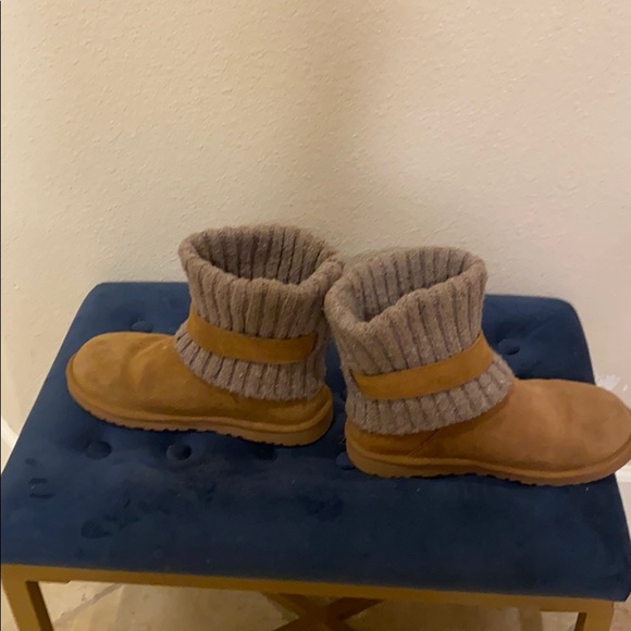 UGGS - Picture 3 of 5